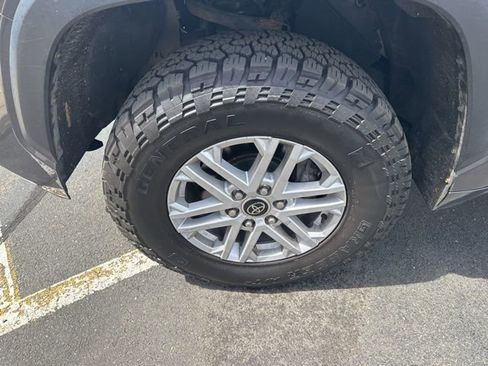 Used 2022 Toyota Tundra SR5 w/ SR5 Premium Package image 8