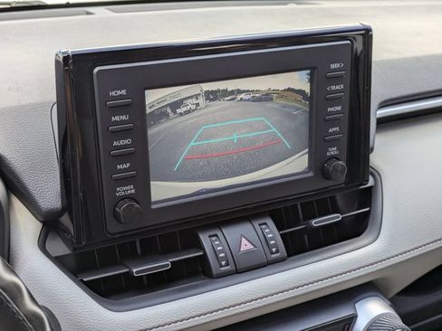 Used 2019 Toyota RAV4 XLE Premium FWD image 23