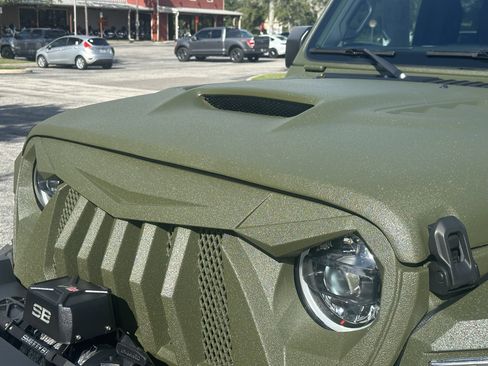 Used 2024 Jeep Wrangler Unlimited image 22