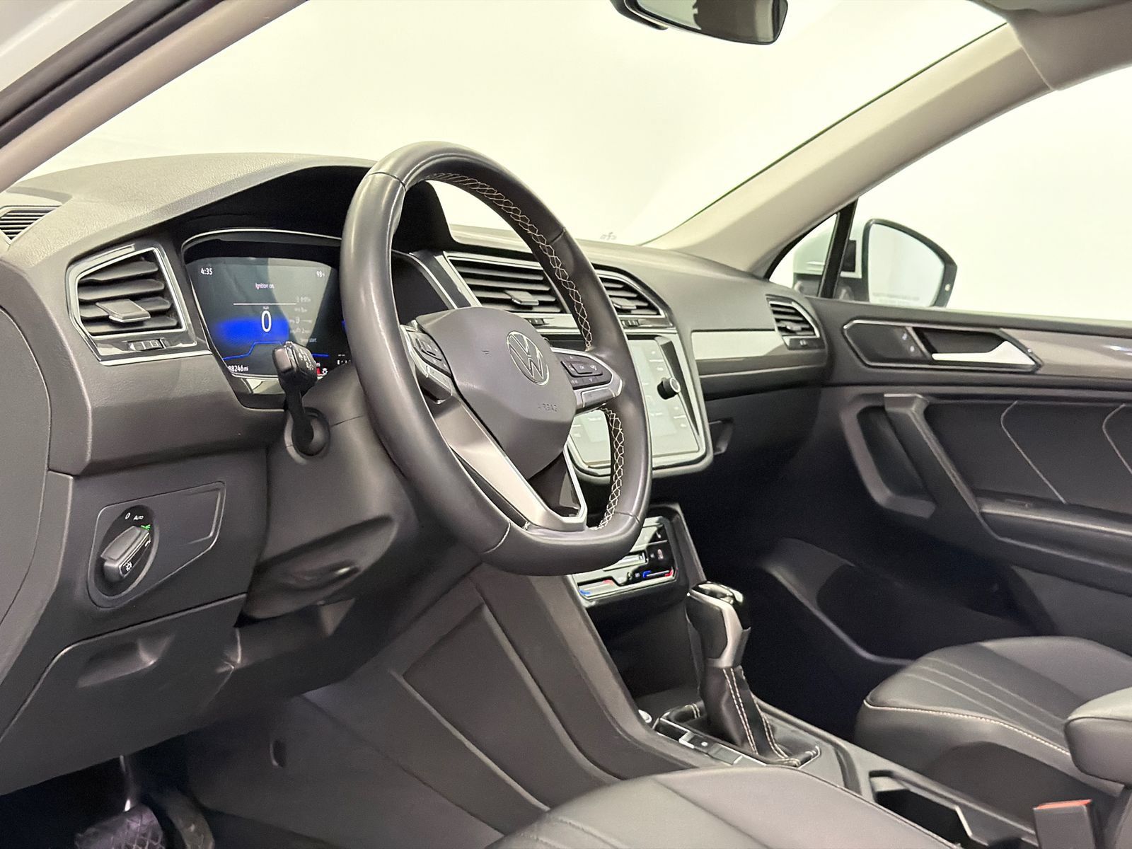 Used 2023 Volkswagen Tiguan SE FWD image 15