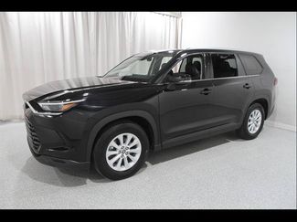 Used 2025 Toyota Grand Highlander AWD video 3
