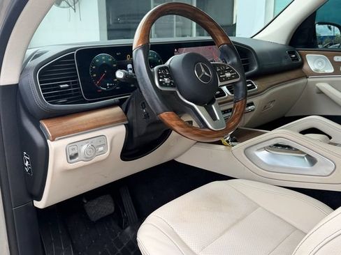 Used 2022 Mercedes-Benz GLS 450 4MATIC image 11