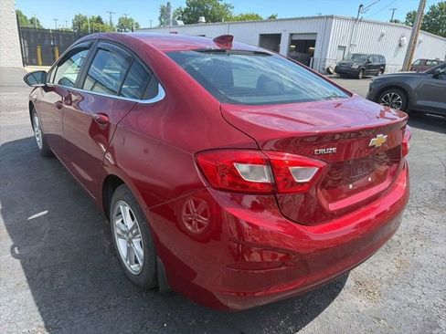 Used 2018 Chevrolet Cruze LT w/ Convenience Package FWD image 6