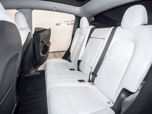 Used 2023 Tesla Model Y Performance AWD/4WD image 17