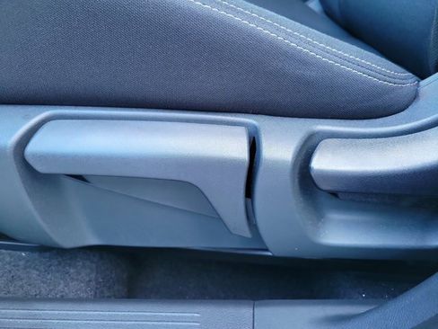 Used 2025 Nissan Rogue S image 22