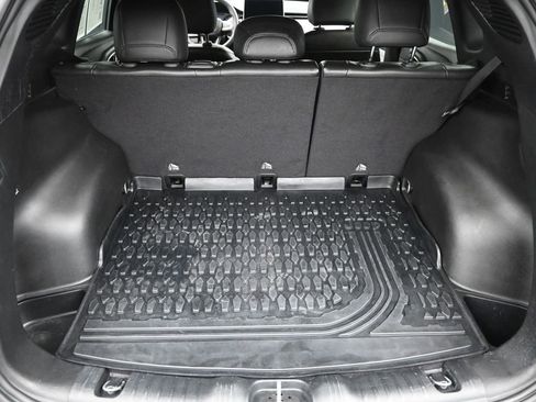 Used 2023 Jeep Compass Latitude image 9