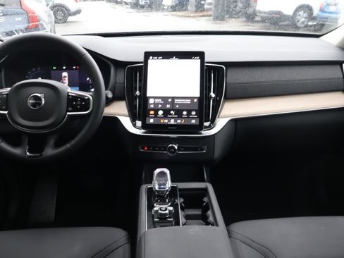 Certified 2025 Volvo XC90 B6 Plus image 14