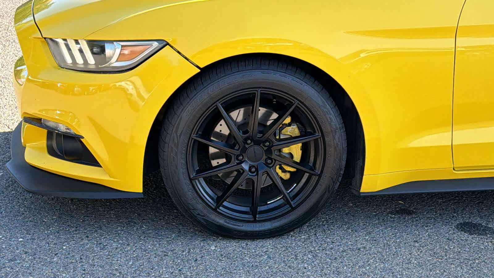 Used 2016 Ford Mustang Premium RWD image 9
