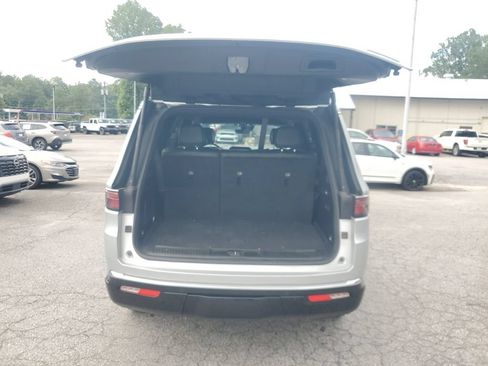 Used 2024 Jeep Wagoneer Series III AWD/4WD image 8