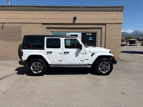 Used 2018 Jeep Wrangler Unlimited Sahara w/ Cold Weather Group AWD/4WD image 2