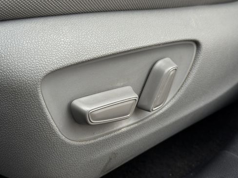 Used 2022 Toyota Highlander LE image 29