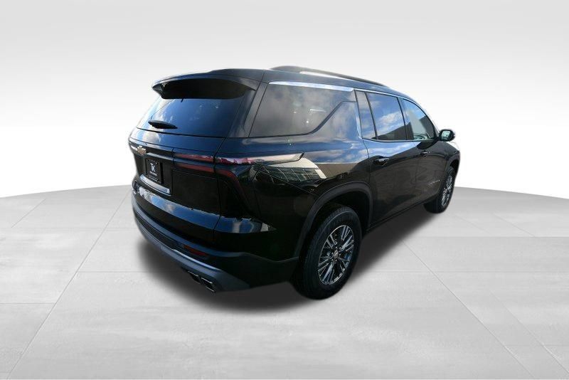 Used 2025 Chevrolet Traverse LT AWD/4WD image 7
