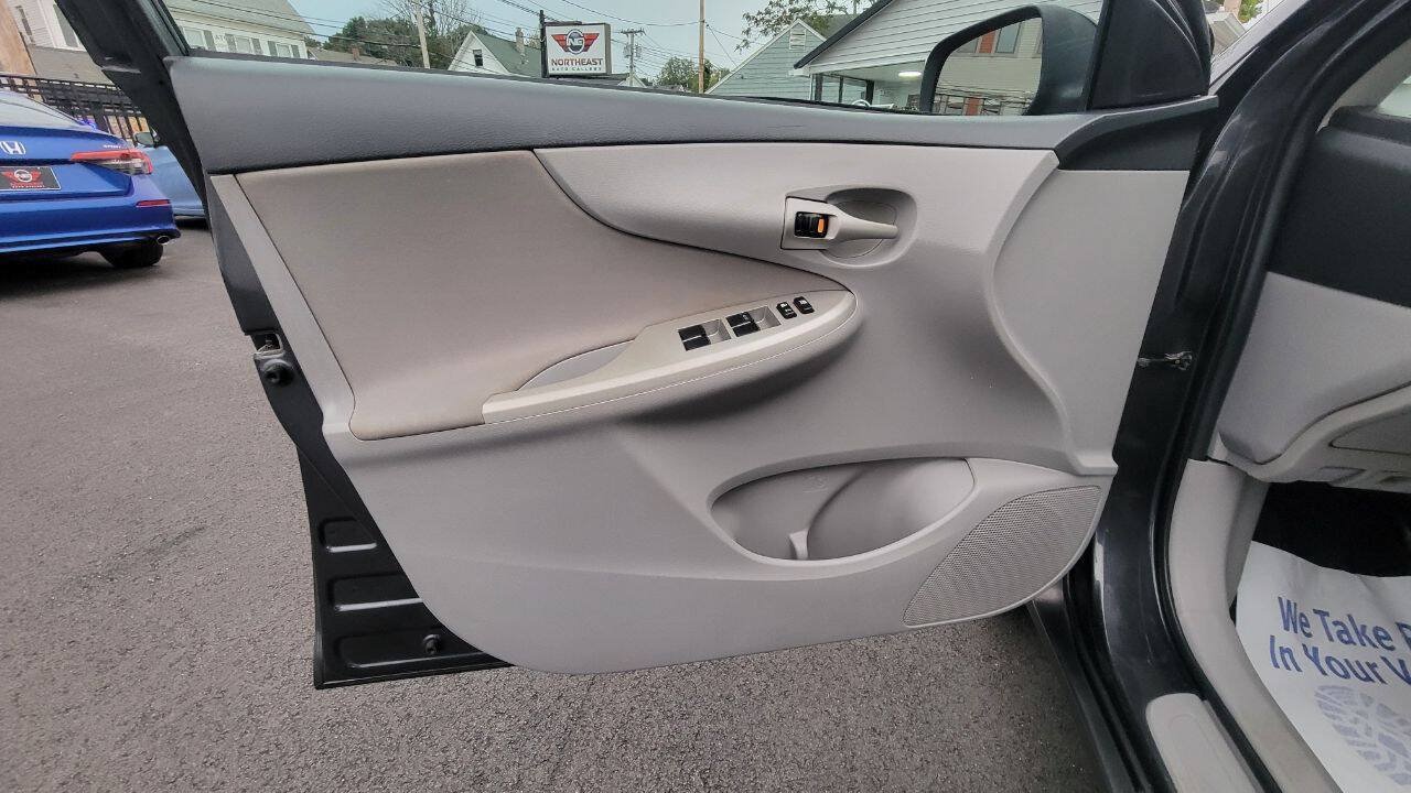 Used 2011 Toyota Corolla LE FWD image 12