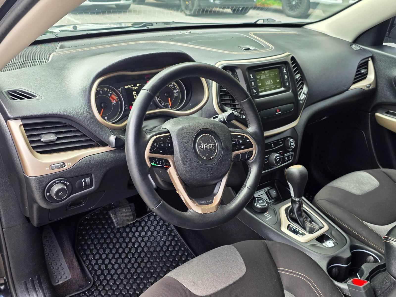 Used 2018 Jeep Cherokee Latitude w/ Altitude Package AWD/4WD image 11