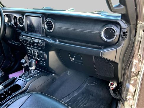 Used 2018 Jeep Wrangler Unlimited Sahara w/ Quick Order Package 24M Moab AWD/4WD image 17