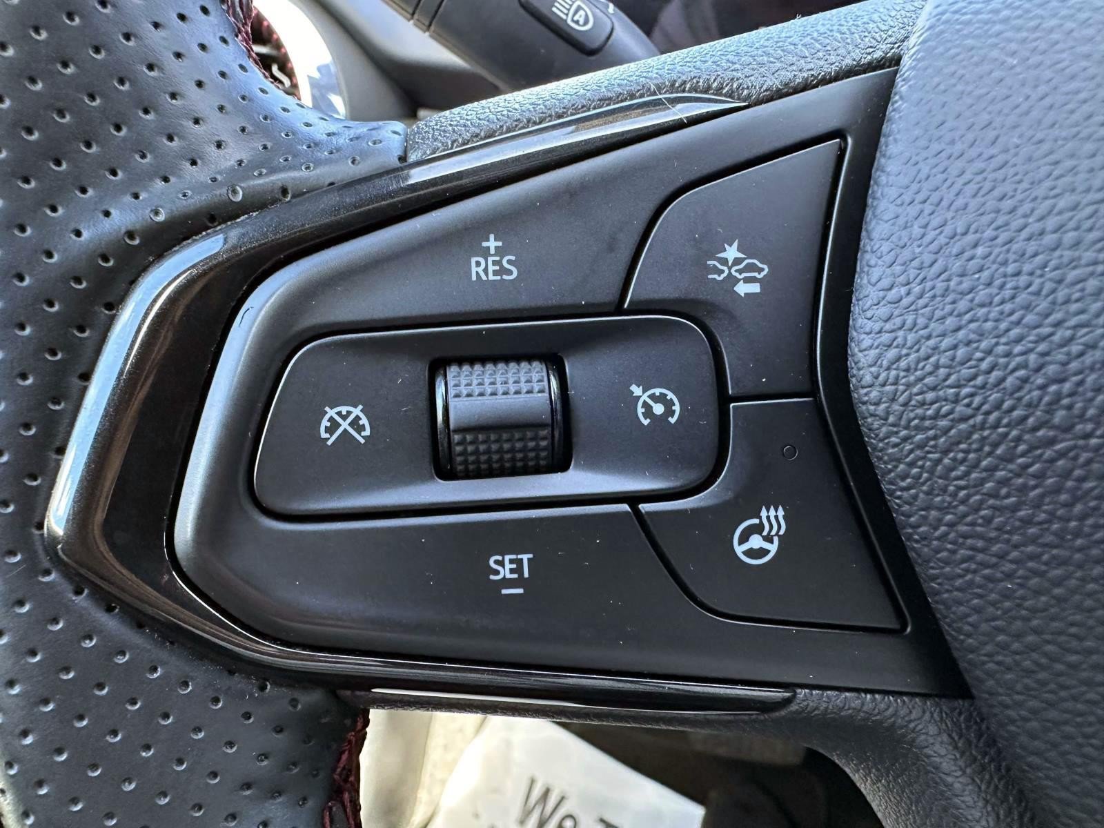 Used 2024 Chevrolet Trax RS FWD image 15