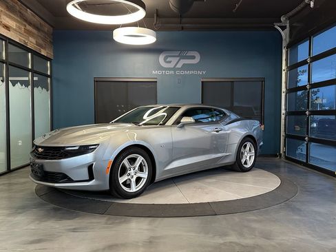 Used 2023 Chevrolet Camaro LT RWD image 7