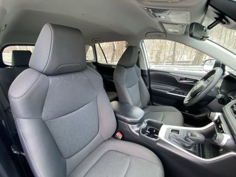 Used 2024 Toyota RAV4 XLE image 27