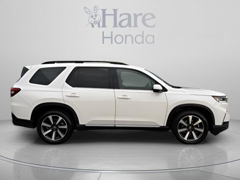 Certified 2024 Honda Pilot Touring image 6