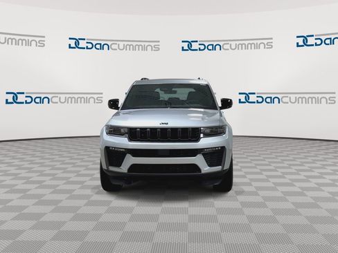 New 2026 Jeep Grand Cherokee Limited w/ Limited Altitude Package AWD/4WD image 4