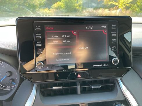 Certified 2022 Toyota Venza LE image 13