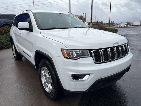 Used 2017 Jeep Grand Cherokee Laredo w/ Quick Order Package 23E image 4