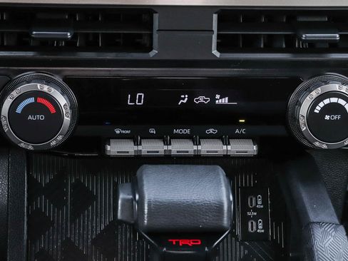 Used 2025 Toyota Tacoma TRD Off-Road AWD/4WD image 20