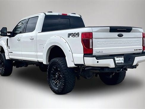 Used 2022 Ford F250 Lariat w/ Black Appearance Package image 4