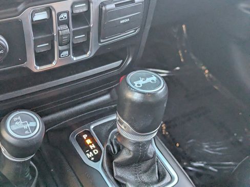 Used 2019 Jeep Wrangler Unlimited Sahara image 27