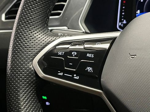 Used 2022 Volkswagen Tiguan SEL R-Line image 24