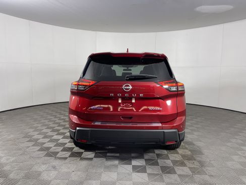 Used 2024 Nissan Rogue SV image 4