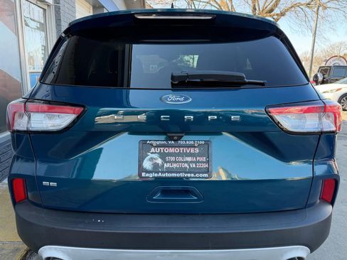 Used 2020 Ford Escape SE image 4