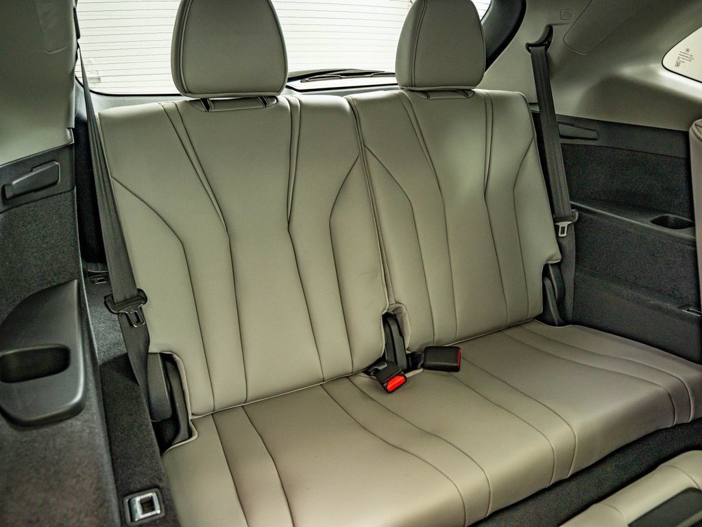 Used 2022 Acura MDX w/ Technology Package FWD image 36