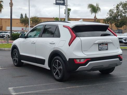 Certified 2025 Kia Niro EX FWD image 5