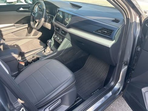 Used 2022 Volkswagen Taos SE w/ Panoramic Sunroof Package FWD image 21
