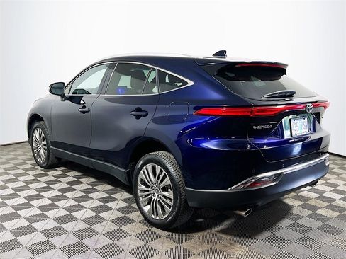 Certified 2024 Toyota Venza XLE image 6