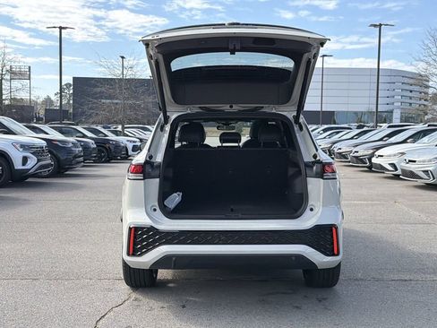 New 2026 Volkswagen Tiguan SE R-Line FWD image 15
