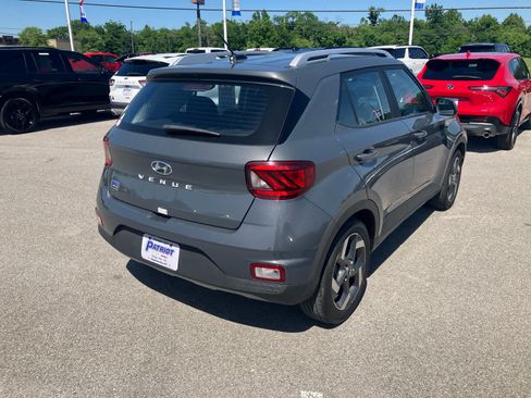 Used 2025 Hyundai Venue SEL FWD image 7