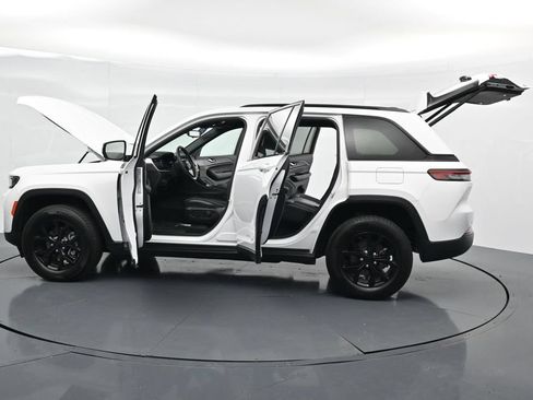 Used 2024 Jeep Grand Cherokee Altitude AWD/4WD image 41