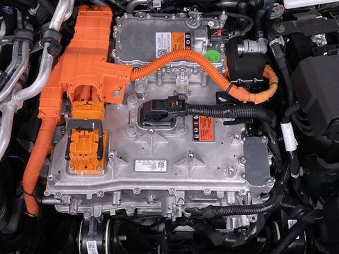 New 2025 Cadillac Lyriq Sport AWD/4WD image 31
