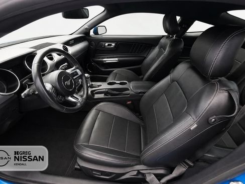Used 2022 Ford Mustang Premium RWD image 7