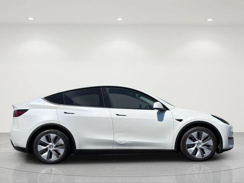 Used 2023 Tesla Model Y Long Range AWD/4WD image 6