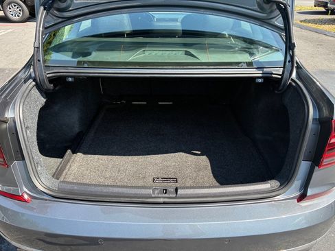 Used 2018 Volkswagen Passat 2.0T SE FWD image 12