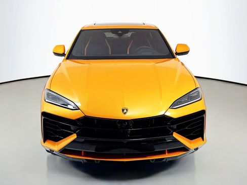 Used 2025 Lamborghini Urus SE AWD/4WD image 2