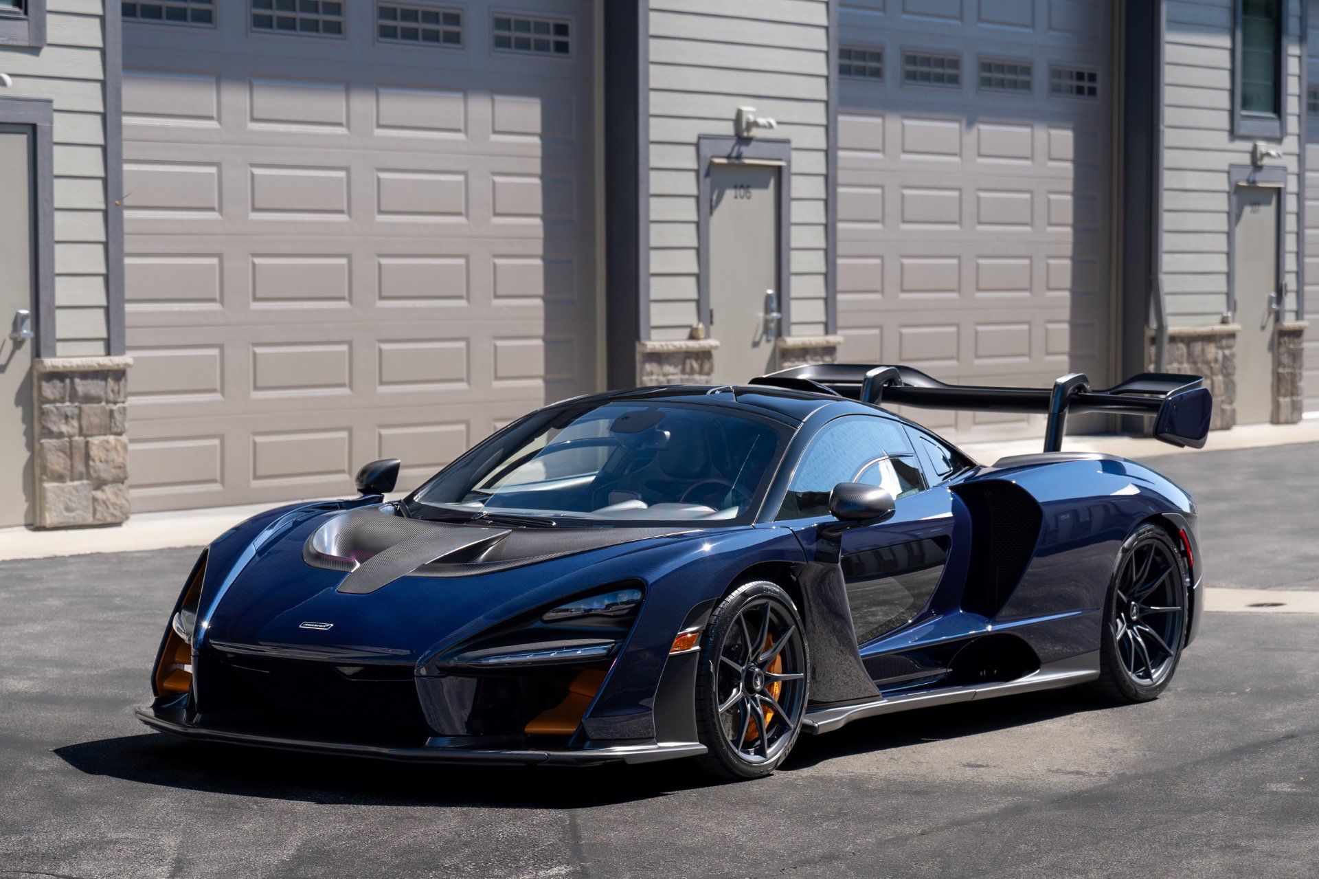 Used 2019 McLaren Senna RWD image 35