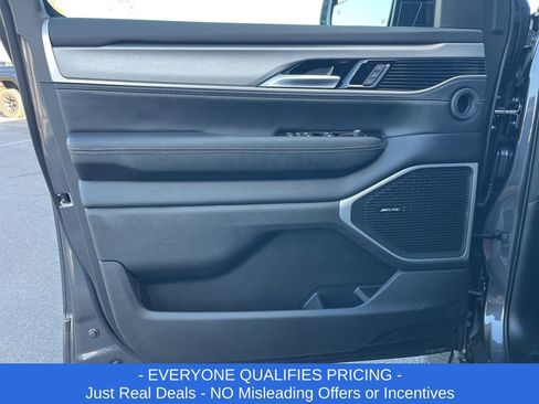 New 2025 Jeep Wagoneer L Series II image 6