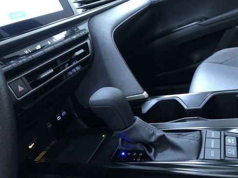 Used 2025 Toyota Camry LE image 29