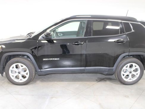 Used 2025 Jeep Compass Latitude image 6