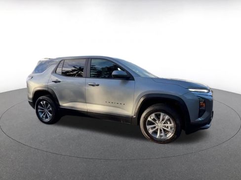 Used 2025 Chevrolet Equinox LT image 2