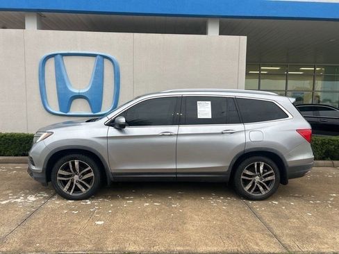 Used 2017 Honda Pilot Touring image 5